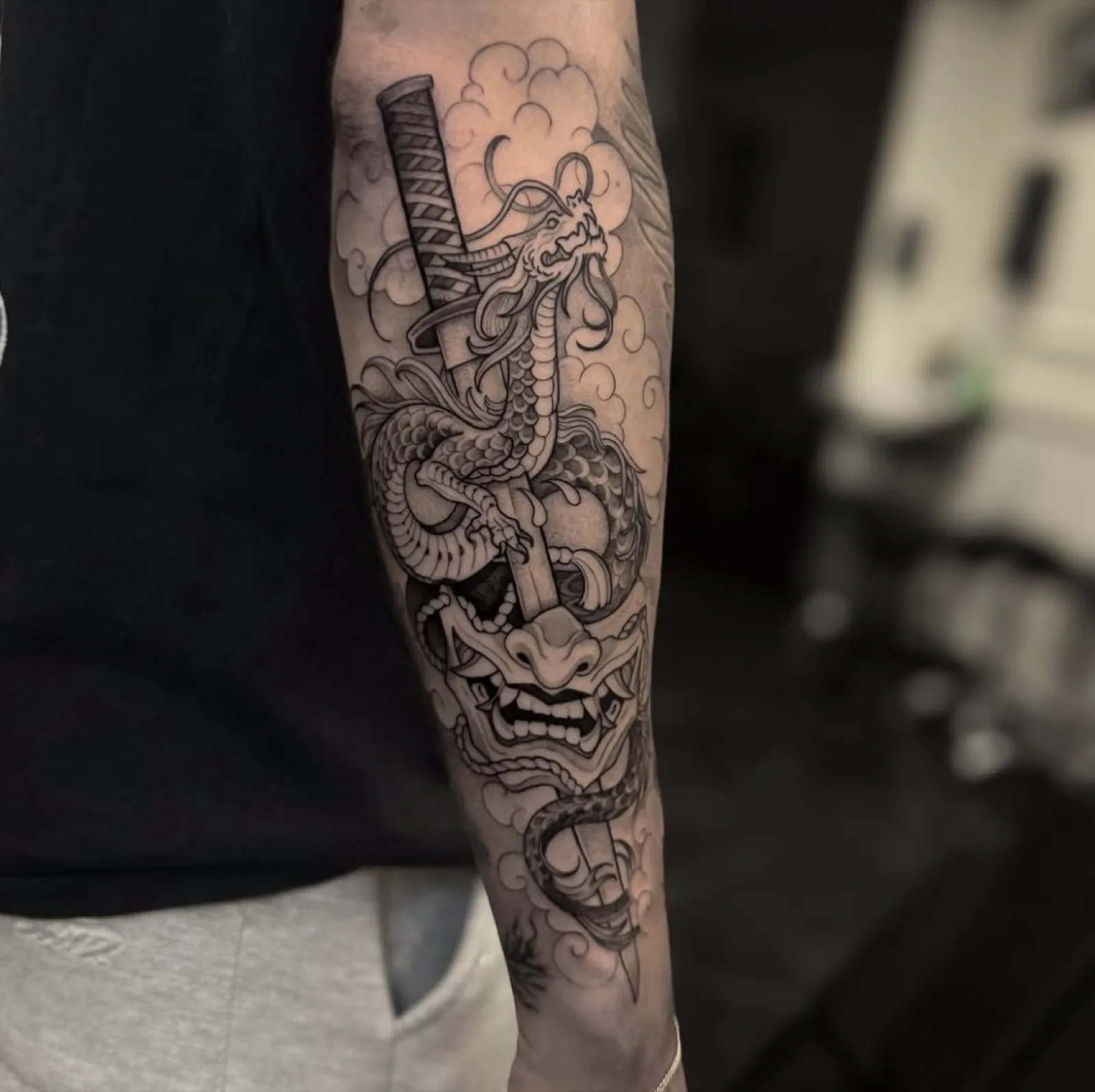 Blackwork tattoo bij Tattoo Heaven