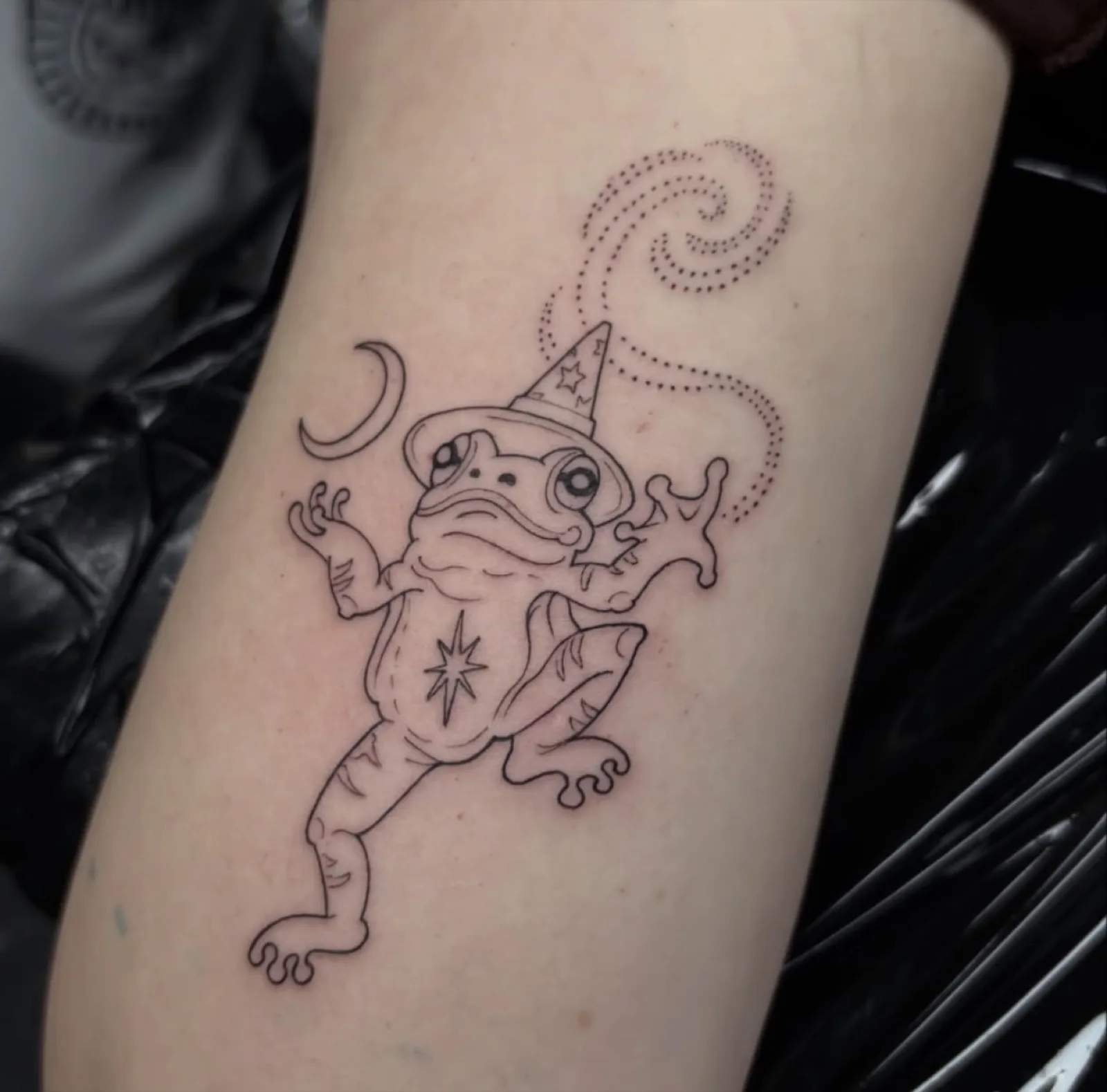 Dotwork tattoo bij Tattoo Heaven