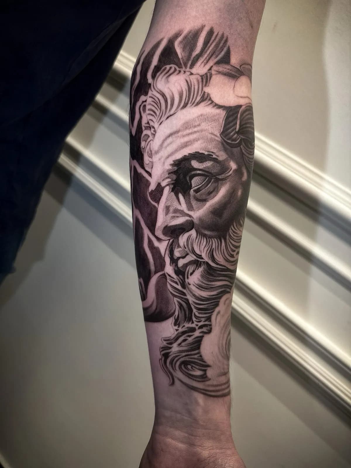 Black & Grey tattoo bij Tattoo Heaven