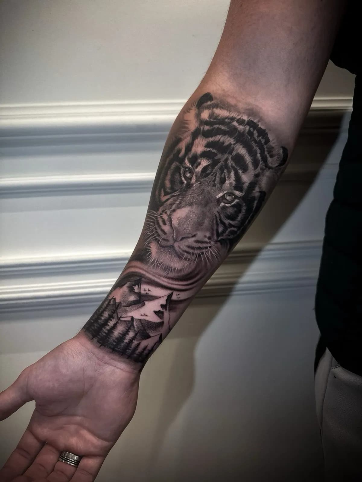Black & Grey tattoo bij Tattoo Heaven