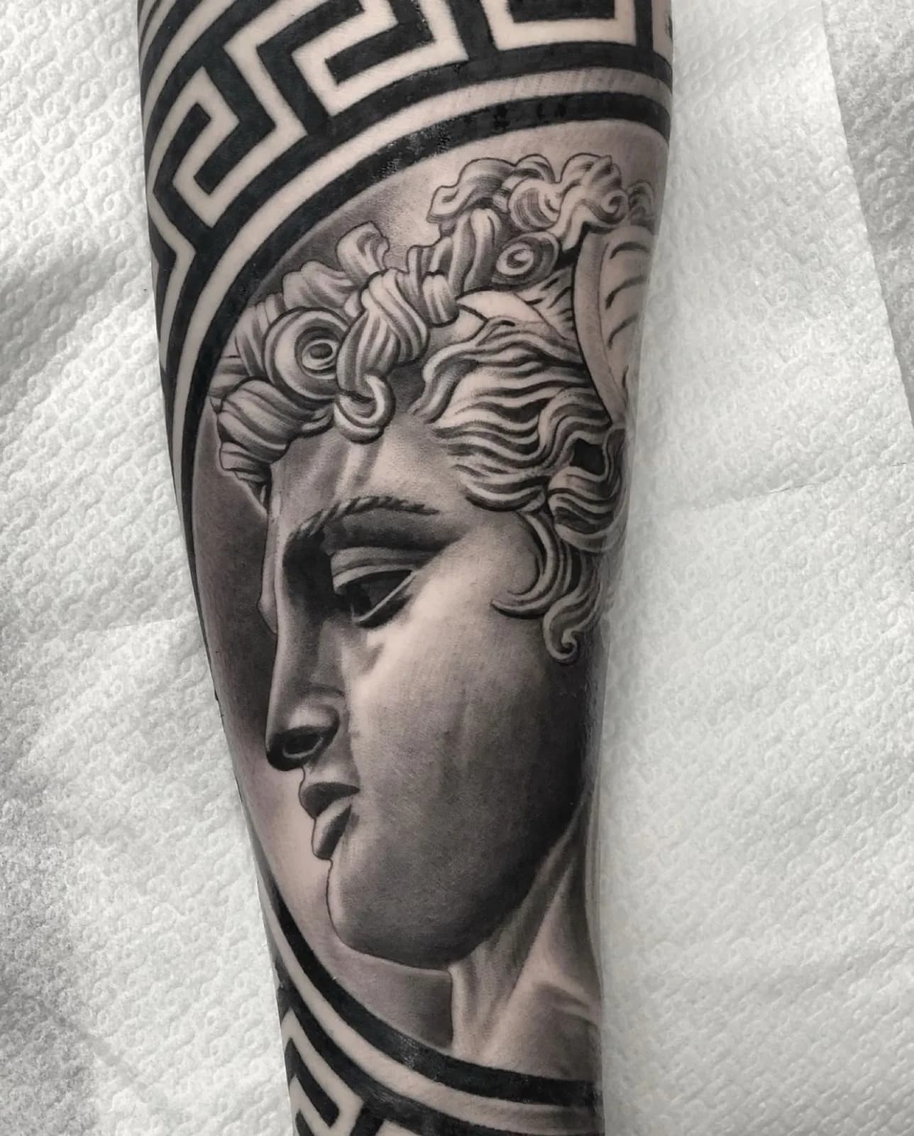 Black & Grey tattoo bij Tattoo Heaven