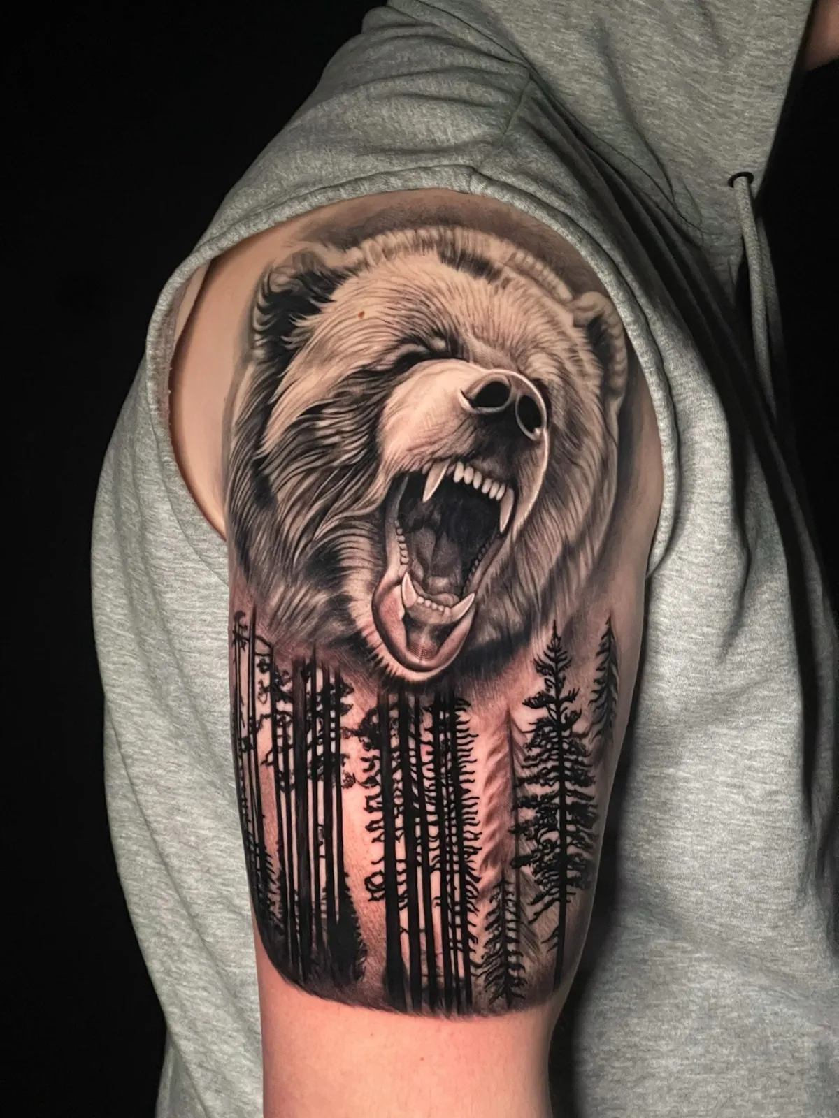 Black & Grey tattoo bij Tattoo Heaven