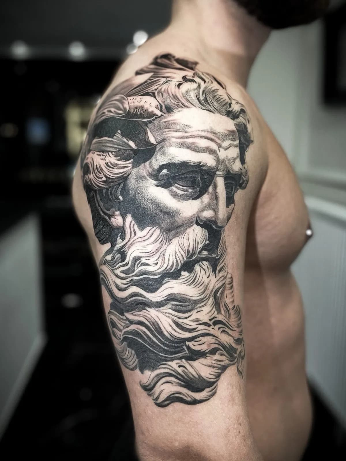 Black & Grey tattoo bij Tattoo Heaven