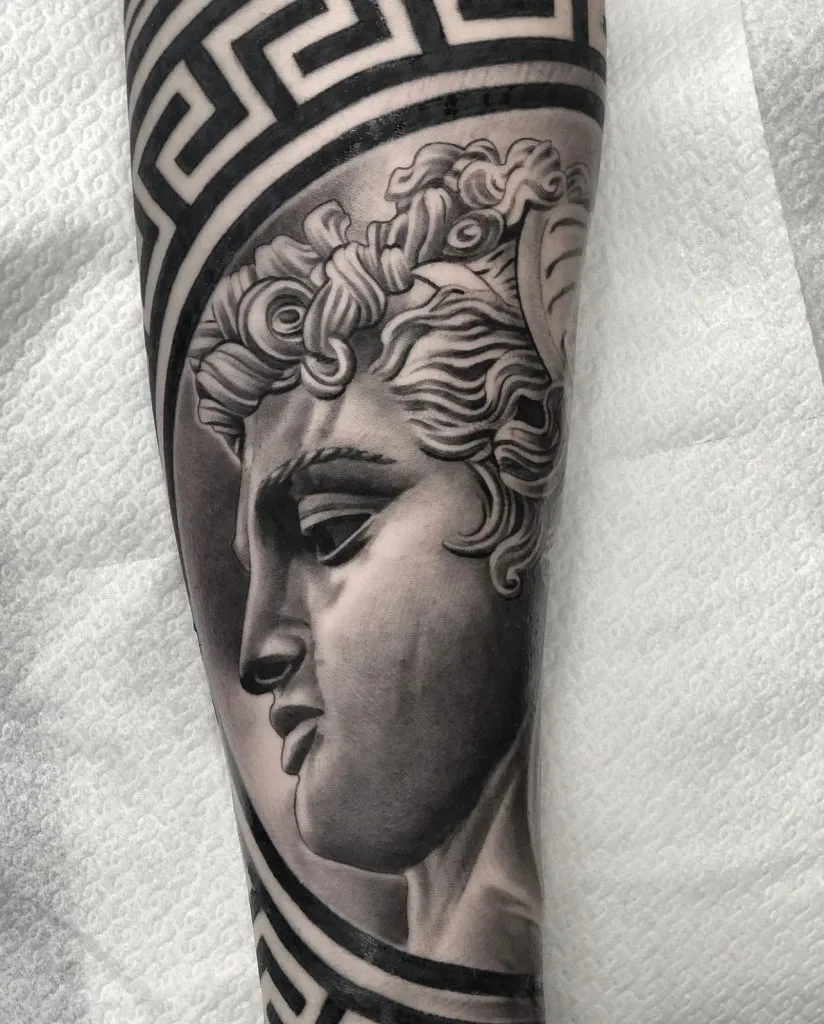 Black & Grey tattoo bij Tattoo Heaven