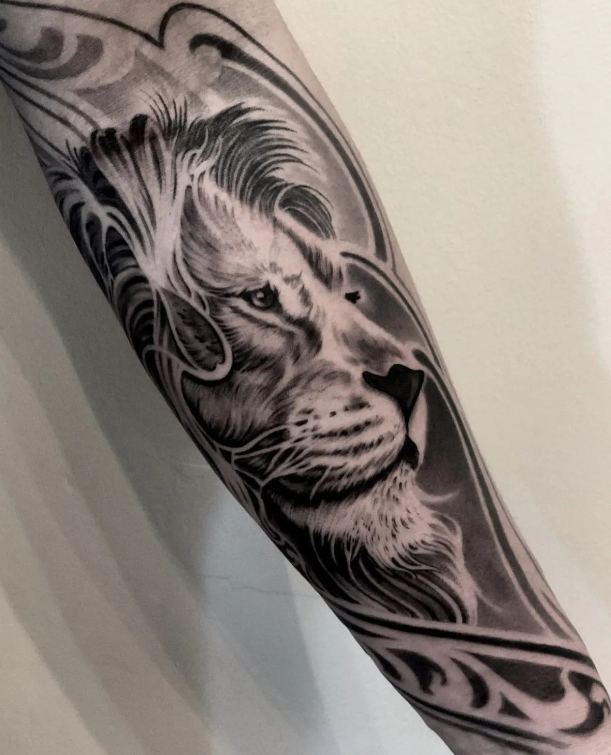 Black & Grey tattoo bij Tattoo Heaven