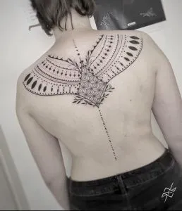Ornamental tattoo bij Tattoo Heaven